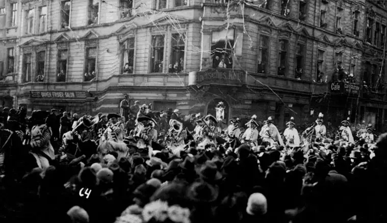 Die Prinzen-Garde im Rosenmontagszug